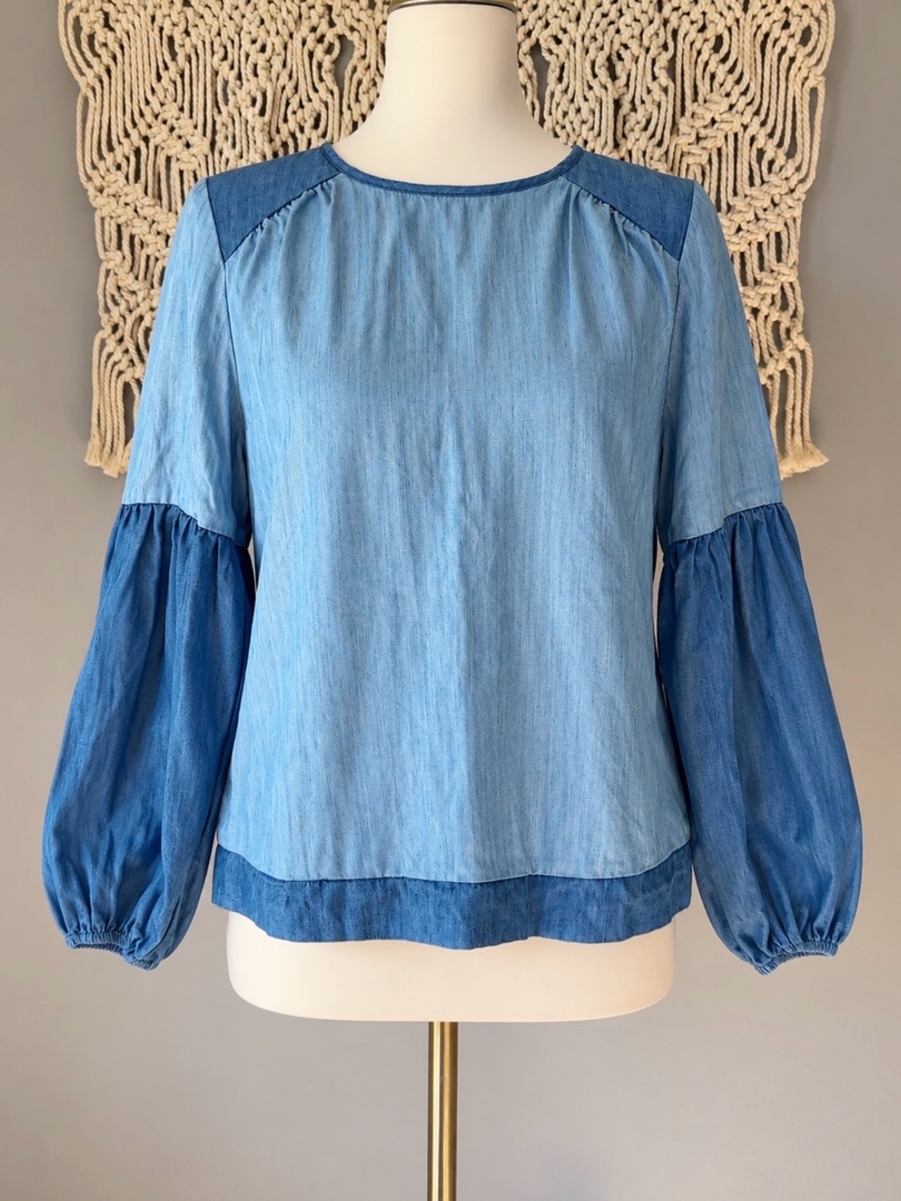 crown & ivy Two-Tone Blue Chambray Balloon Sleeve Blouse